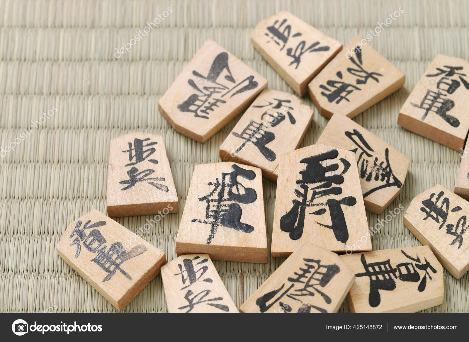 Shogi Japonês Peças Fundo Tatami Shogi Xadrez Japonês Palavra Que fotos,  imagens de © akiyoko74 #425148872